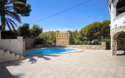 Beautiful and spacious Mediterranean villa with large terraces.